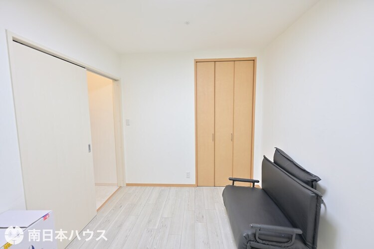 内装 【洋室】全居室に収納完備！室内程度良好です！