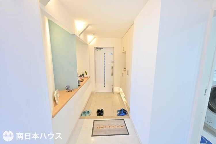 玄関 【玄関】広々とした玄関！大容量のシューズボックス、飾り棚もあります♪