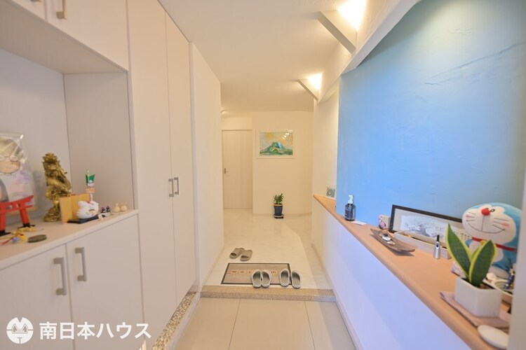 玄関 【玄関】広々とした玄関！大容量のシューズボックス、飾り棚もあります♪