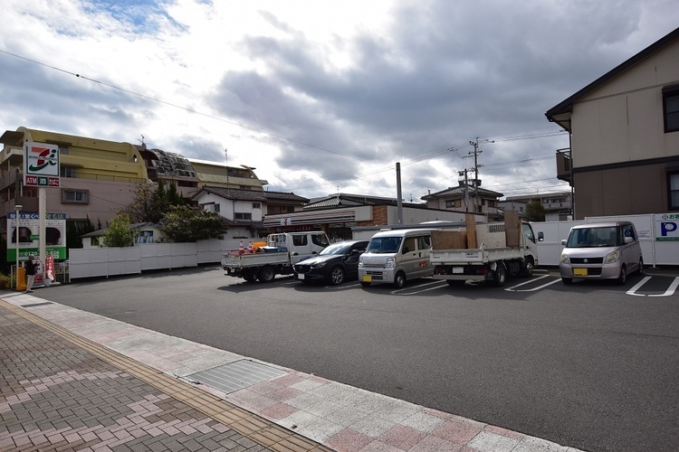 周辺 セブンイレブン紫原南店【セブンイレブン紫原南店】鹿児島市紫原3丁目にあるコンビニです。設備・サービス　ATM、マルチコピー機、たばこ、お酒、セブンカフェ、駐車場あり 徒歩 約4分（約250m）