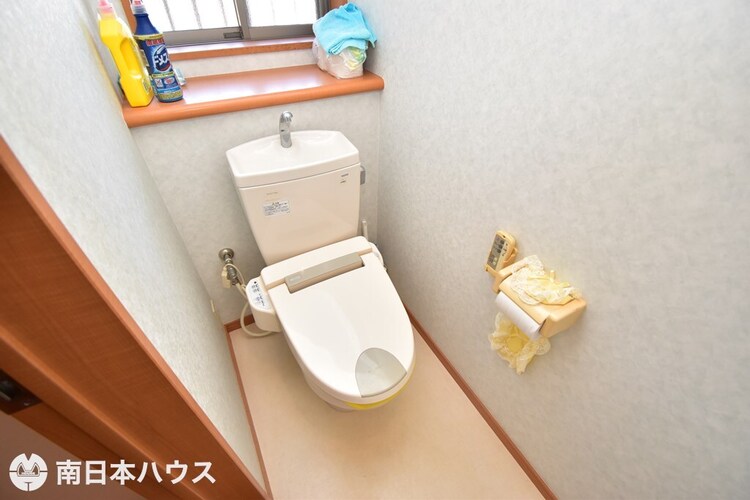 その他 【1階トイレ】温水洗浄便座機能付きのトイレです！小窓付きで自然換気もできます♪