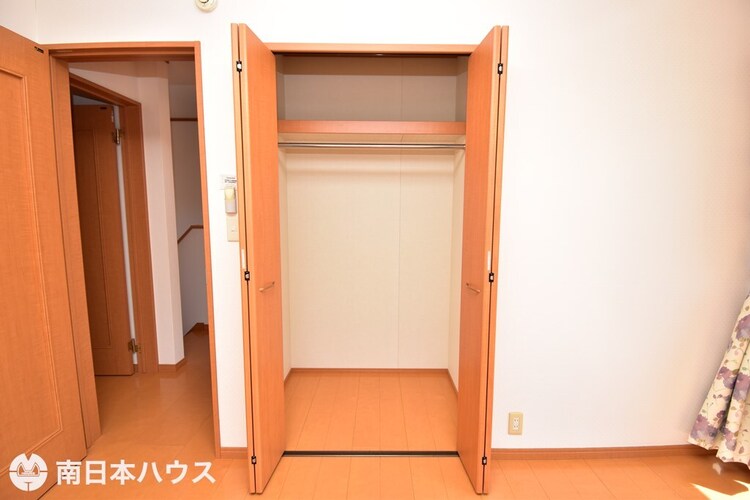 その他 【洋室収納】全居室に収納があります！クローゼットタイプの収納がありタンスなどが不要です♪