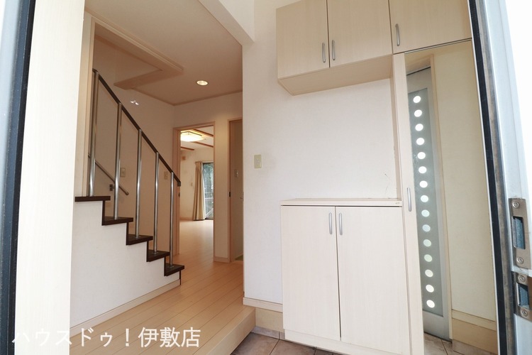 玄関 【玄関】玄関吹抜付きで開放感があります！シューズボックスもついており、家族みんなの靴が収納可能です