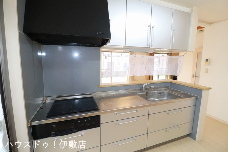 キッチン 【キッチン】ワークトップがステンレス製なので、傷に強く、耐久性があります