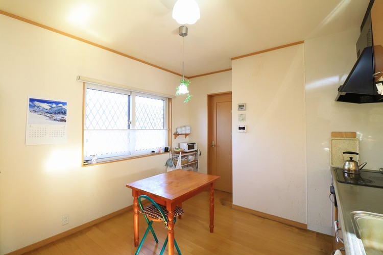 キッチン 【キッチン】キッチン裏には食品庫付！