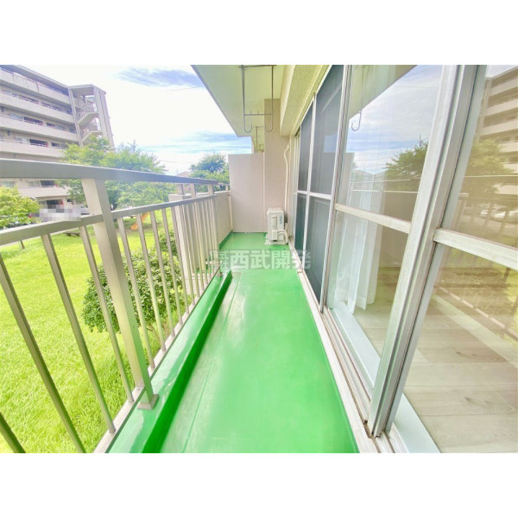 バルコニー 大きな空に囲まれた気持ちのいい家。バルコニーを覗くだけで圧倒的な開放感に包まれます。