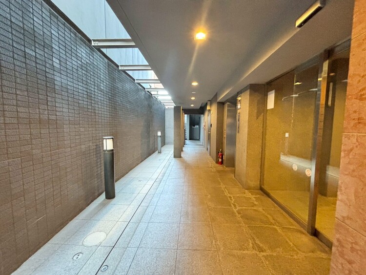 エントランス エントランス内部は、管理が行き届き清潔な共有スペースとなっています。