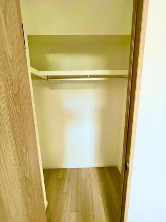 収納 普段使わない季節用品やトランクなど、大きなものもラクラク収納できます。