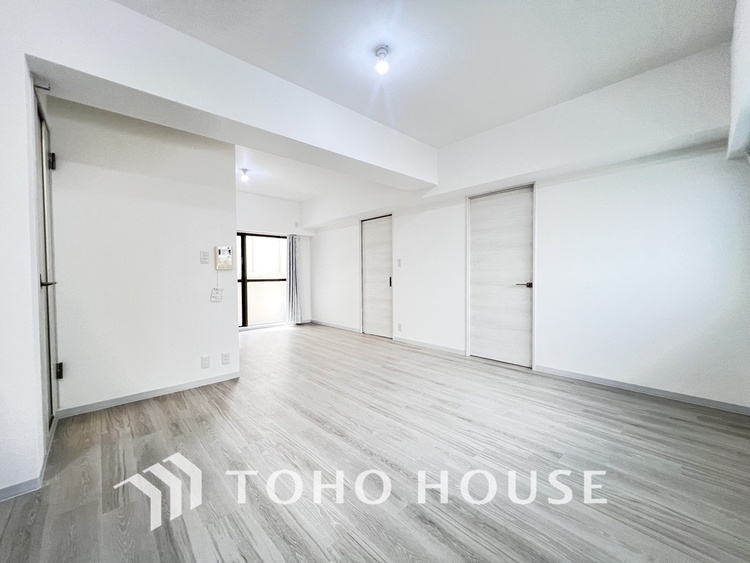 内装 広がりのある住空間、家族が集まるリビング・ダイニング