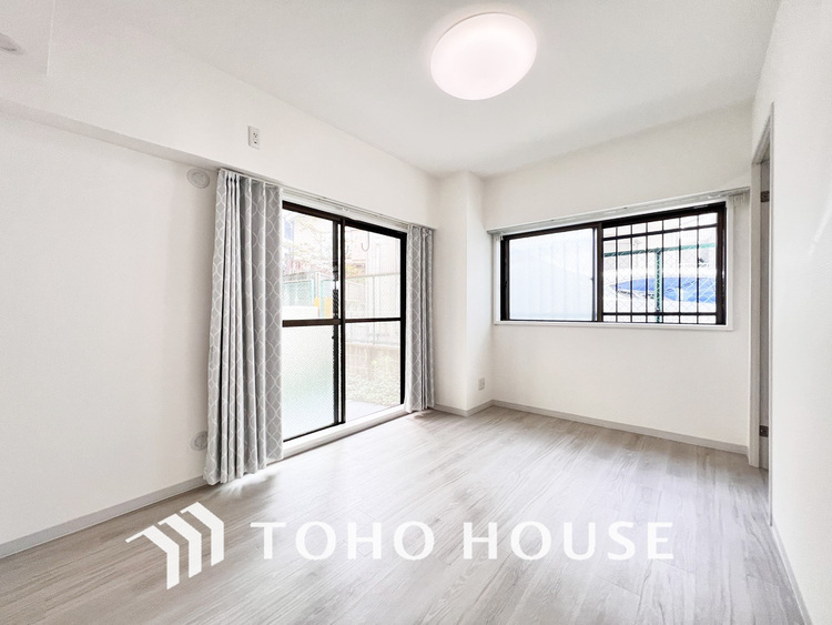 内装 採光もある洋室は、くつろぎのひと時を過ごすのにぴったり