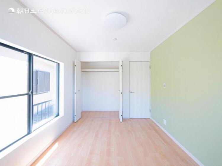 内装 自分の時間を充実させながら心豊かにできるプライベート空間！！穏やかな寛ぎを届ける仕様のゆとりある居室。個室のお部屋が欲しいという要望に応える設計で、過ごす時間が長くてもゆったり落ち着いて過ごせそう！！ 