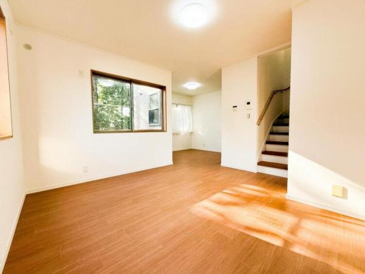 居間 お気軽にお問い合わせください。