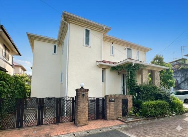 外観 綺麗な街並みの角地に佇むお家です！■資料請求・内見予約受付中■