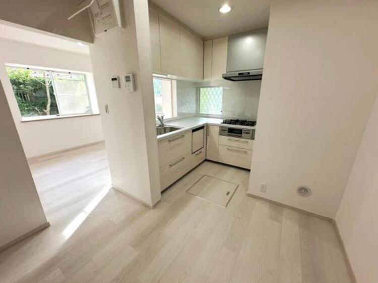 キッチン お料理中も会話の弾む対面式のカウンターキッチンです