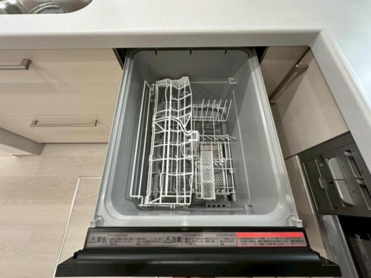 キッチン ビルトイン食洗機で食後の負担を軽減。高温洗浄と乾燥で、手洗いより清潔・快適、経済的です。