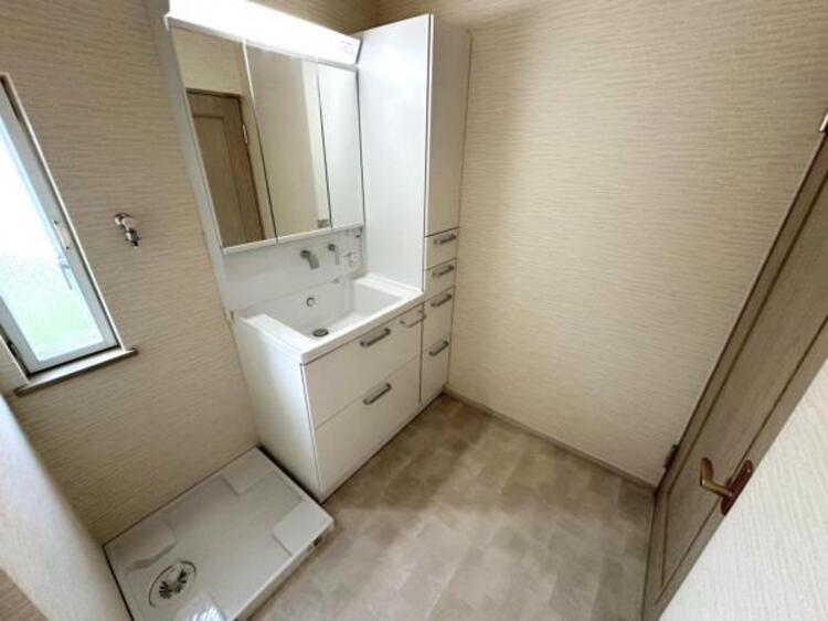 洗面 耐水性が高くお掃除が快適なクッションフロア採用の洗面室です