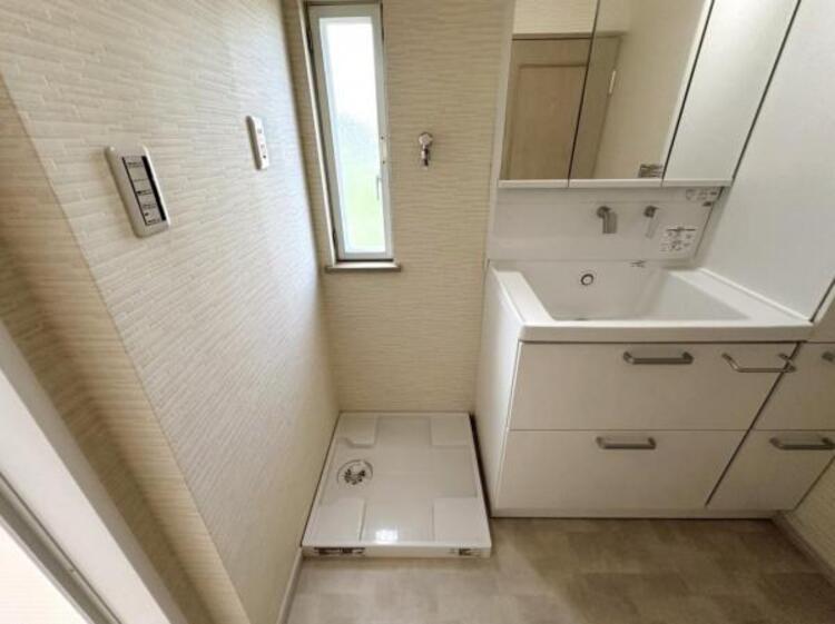 洗面 万一の水漏れにも床への漏水を防ぐ、防水パン設置済み！