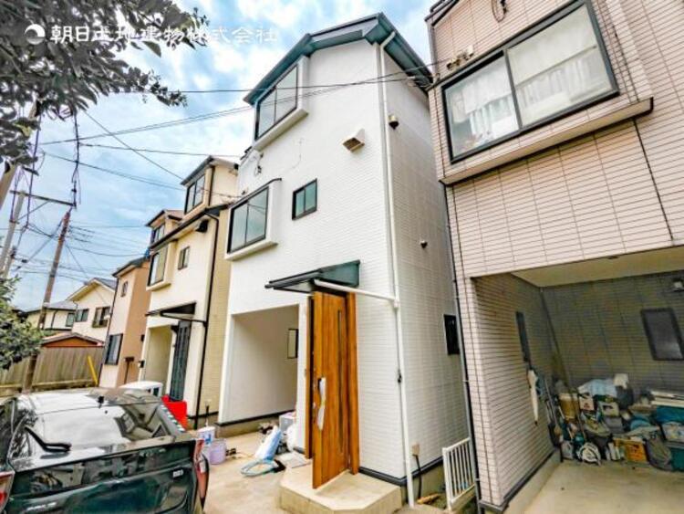 外観 美しい外観やくつろぎの空間にふさわしい素材で満ちております。機能性をも兼ねそろえた理想のお住まい。落ち着きある邸宅街が広がるエリアで、暮らしの夢を育む、あなただけの快適な新生活をはじめてみませんか？