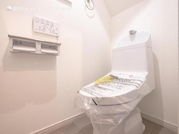 トイレ 【トイレ】ウォシュレット、保温機能付き便座など充実の設備です　お掃除がしやすくストレスフリー！！