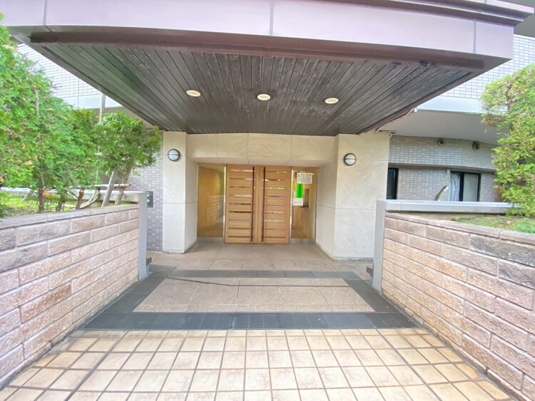 その他 上質感漂う玄関アプローチです。