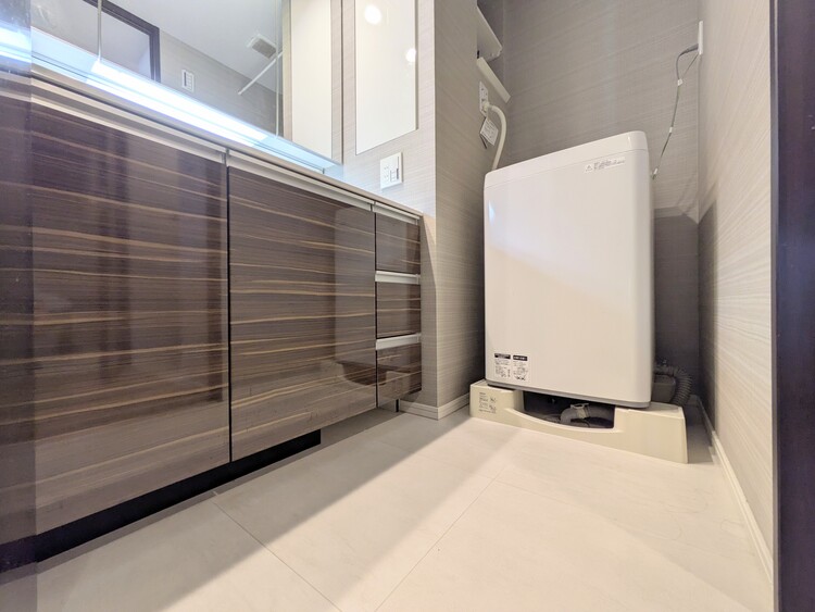 その他 十分な広さの脱衣所。