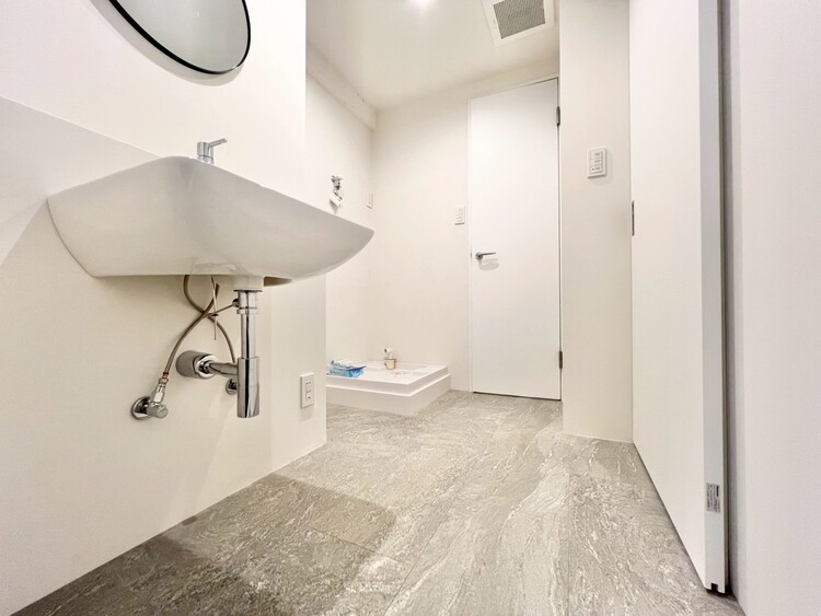 その他 十分な広さの脱衣所。