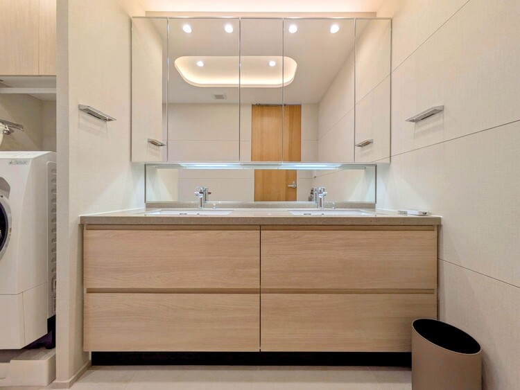 その他 清潔感を感じられる洗面化粧台。