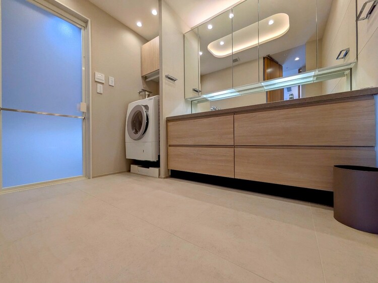 その他 十分な広さの脱衣所。