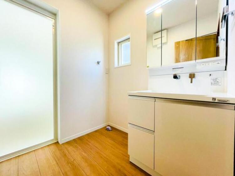 洗面 【洗面・脱衣所】使用頻度の高い場所だからこそ便利な空間に。多人数での使用も考えた便利な空間です