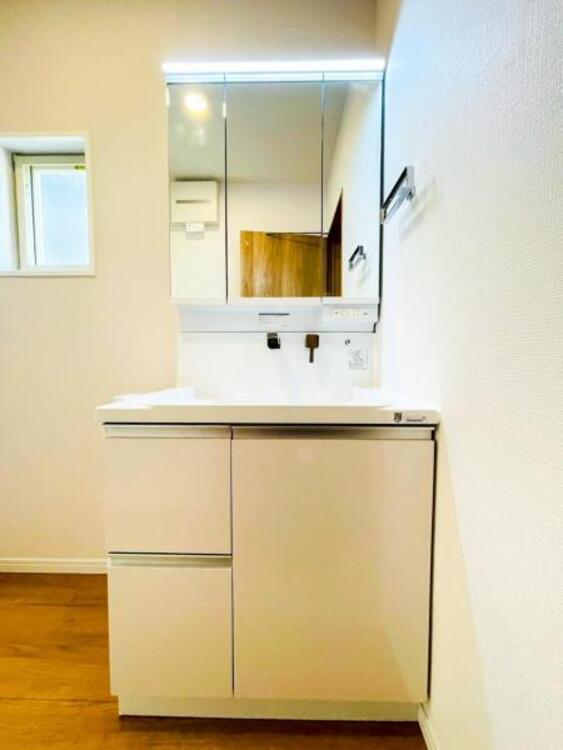 洗面 【洗面・脱衣所】普段は人目につかないスペースにもこだわりを。つくり手の気持ちを『心』がつたわります。