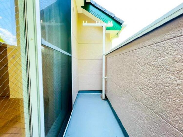 バルコニー 【バルコニー】太陽の光と爽やかな風でお洗濯物は気持ちいいです。