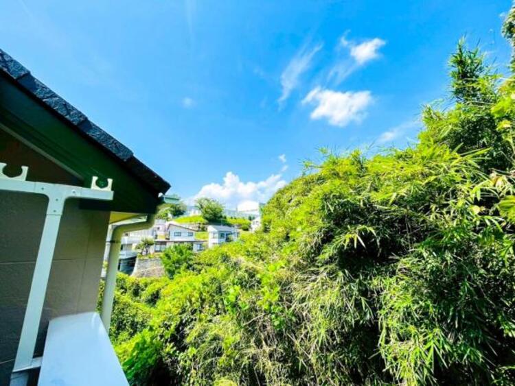 その他 陽当りを加味した場所に配置したバルコニーは多くの衣類と布団を同時に干せるほどの広さを確保しました。しっかりと陽、風を浴びて乾かしてくれます。