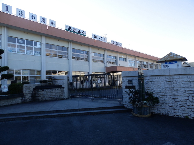 周辺 石谷小学校【鹿児島市立石谷小学校】は、石谷町に位置する1878年創立の小学校です。令和3年度の生徒数は485人で、20クラスあります。校訓は「あかるく　かしこく　たくまし… 徒歩 約7分（約550m）
