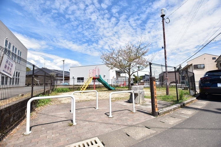 周辺 石谷太陽公園【石谷太陽公園】鹿児島市石谷町1571付近にある公園です。遊具あり 徒歩 約15分（約1150m）