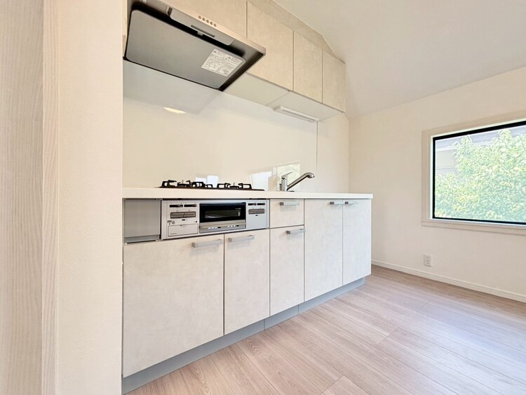 キッチン スマートな意匠と充実の機能を備えたキッチンが、暮らしにおいしい彩りを添えます。