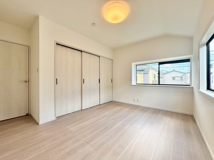 寝室 ベッドも十分に設置するスペースがあります。