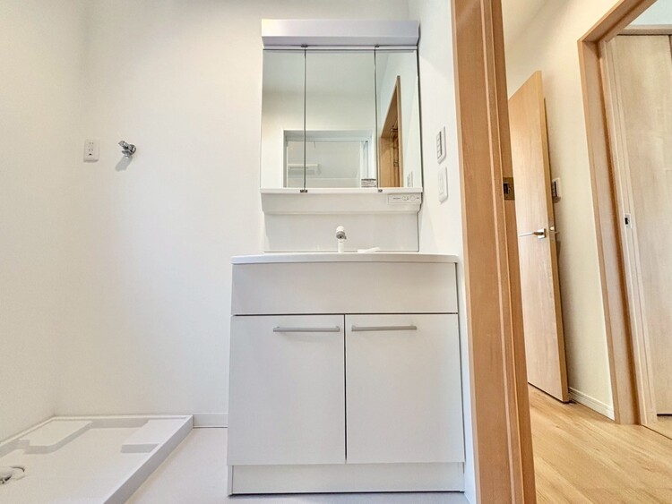 洗面 何かと物が増える場所だからこそ、スッキリと見映えの良い空間に。