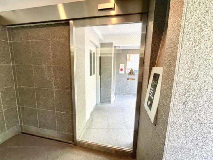 その他 管理が行き届いた清潔感のあるエントランス。オートロックや防犯カメラも完備されておりマンションならではの防犯性の高さも住宅選びの大切な要素ですね。