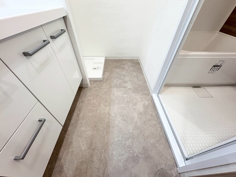 その他 十分な広さの脱衣所。