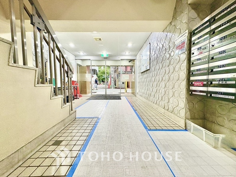 エントランス エントランスはマンションの顔。清潔感、存在感のあるエントランスは居住者の心を豊かにする。