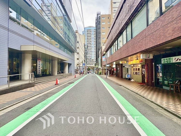 その他 幾度となく通い続ける道。小さな花、木々のざわめき。毎日の生活をあざやかに彩ってくれる。そんな想像をかき立てられる。