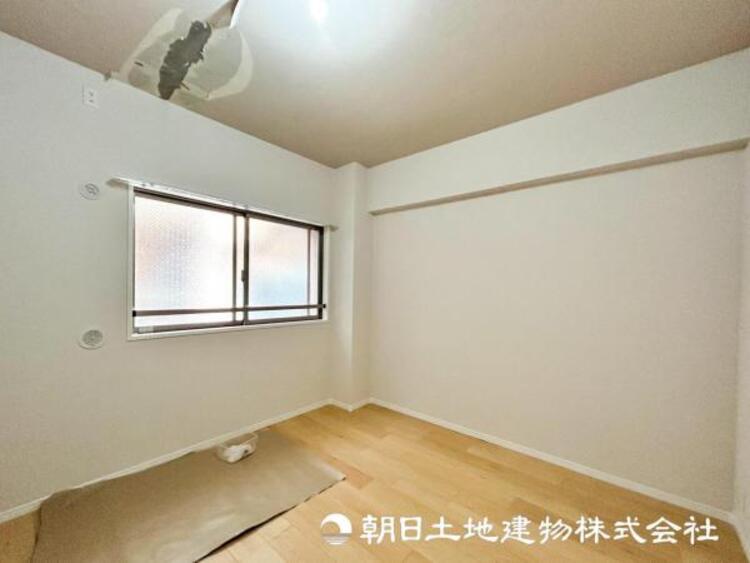 内装 【洋室】人間の感性を育むプライベートルームはシンプルが１番！読書やネット、大切な一人の時間も充実したものにできます。