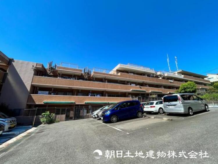 外観 【外観写真】穏やかな風と陽光、日常生活を一段と心地よいものにしています。周辺とのコラボにより明るく開放的な空間を演出。