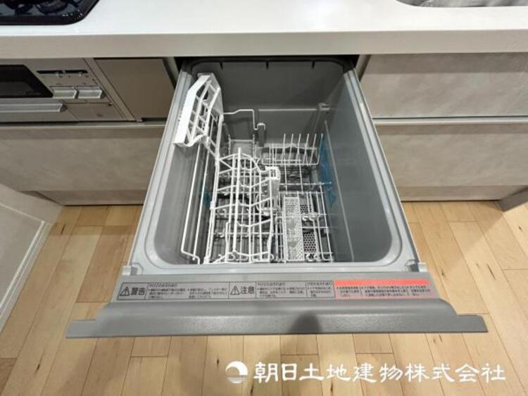 キッチン 便利な食洗器付きで、家事もはかどります。