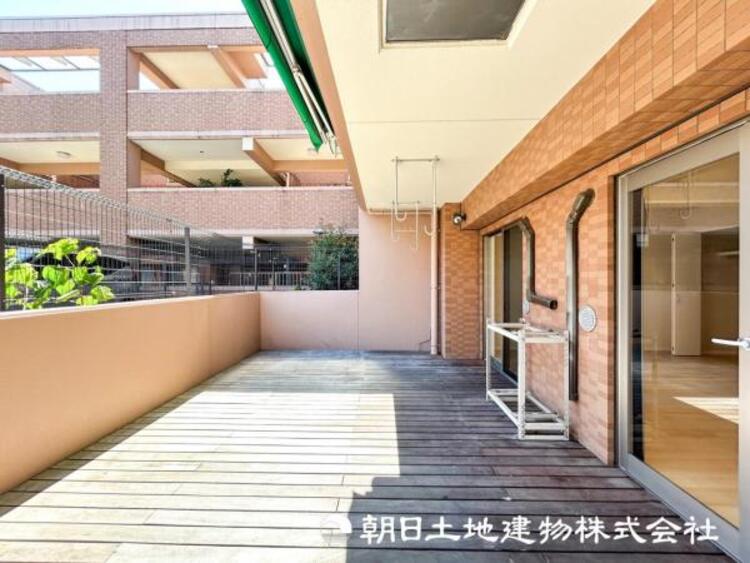 バルコニー 【バルコニー】日々の暮らしの中で当たり前のように光と風を演出してくれるバルコニー、開放的な空間を独占して癒されてください