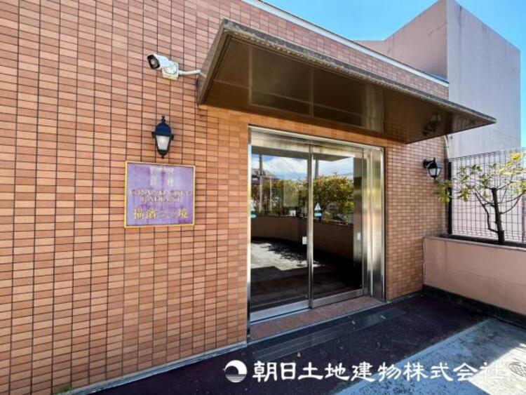 エントランス 【エントランス】家族の帰り、遊びに来る友人、知人を優しく迎え、温もりに満ちた生活空間を予感させる。帰りたい家がここにあります。