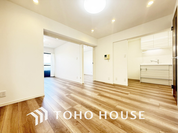 内装 家族みんなが爽やかに過ごせるように、光をたっぷり取り込んだDK