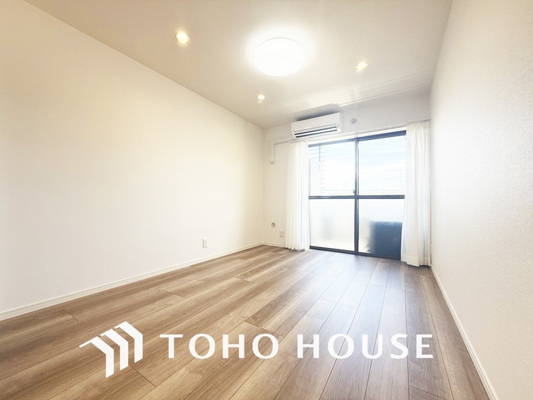 内装 採光もある洋室は、くつろぎのひと時を過ごすのにぴったり