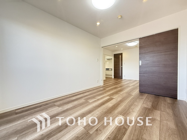 内装 シンプルですっきりとした室内は飽きのこない居心地の良い雰囲気