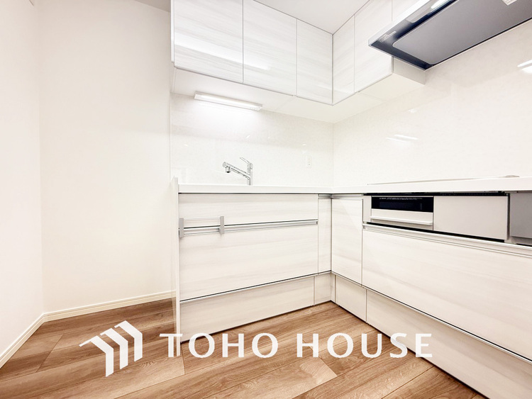 キッチン 落ち着きのあるカラーで統一された清潔感と気品が溢れるキッチン